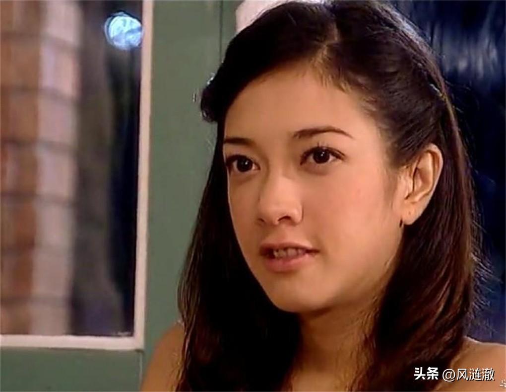 花環(huán)夫人演員引領(lǐng)科技新品——科技與生活的優(yōu)雅融合