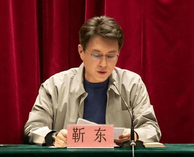 演員靳東的生平簡(jiǎn)介與職業(yè)生涯回顧
