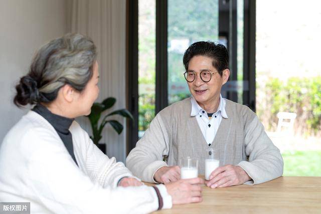 最新領導退居二線年齡規(guī)定及政策解讀